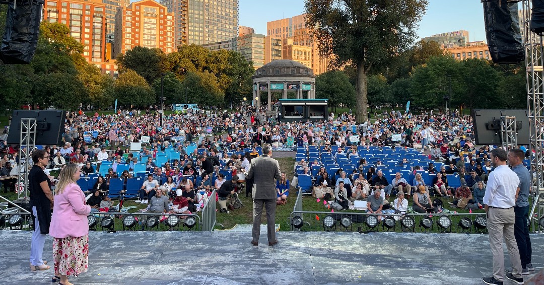 commshakes's tweet image. A beautiful Boston night last night with a stellar crowd!
Special Thanks to our welcome speakers: State Representative Aaron Michlewitz, Boston City Councilor-Elect Sharon Durkan, and Suffolk University President Marissa Kelly. 🌇 #CommShakes