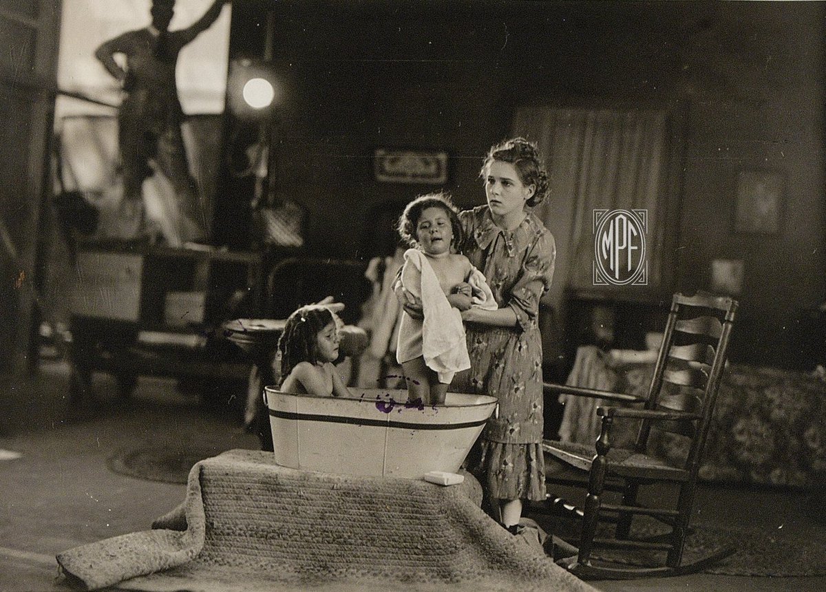 TheMaryPickford's tweet photo. Mary on the set of Johanna Enlists. Directed by William Desmond Taylor with cinematography by Charles Rosher. Now released through VCI Entertainment. https://t.co/I5C5sENPrP
#marypickford #vcientertainment #williamdesmondtaylor #charlesrosher #womeninfilm https://t.co/a01OHDp4G6