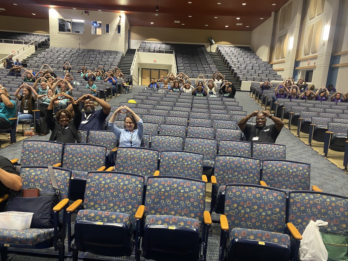 FrancieCooney's tweet image. ColLab CARES showing the love!!   #GameonCPS @EmpowerCPS @CPSteach_learn @cps