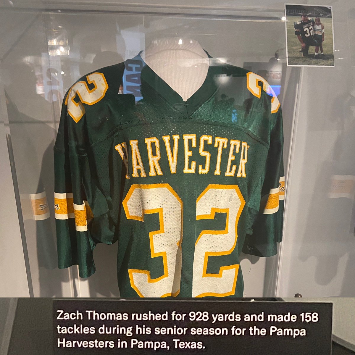 pchristy11's tweet photo. Zach Thomas has his Pampa Harvesters jersey in the Pro Football Hall of Fame https://t.co/FfLXiIdXV3