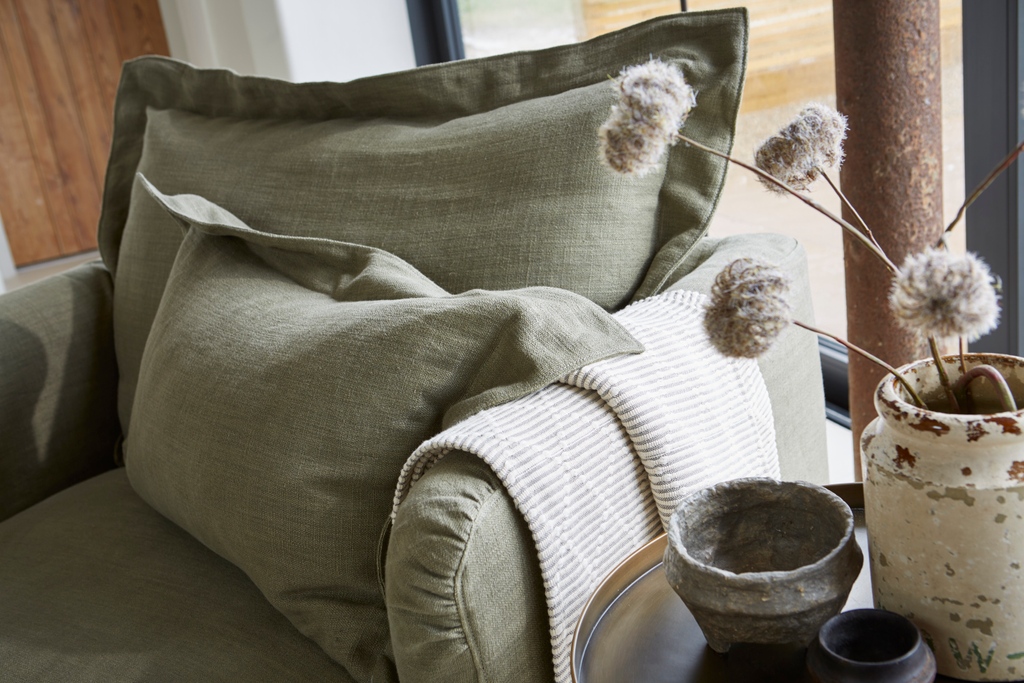 tetradsofas's tweet image. Green of the Crop 💚 

Embrace a lighter style with the Ava snuggler in Beatrice Olive.

Design your Ava here: bit.ly/3Y95Qlg

#tetradsofas #loosecoversofas #ava #snuggler #sofas #loveseat