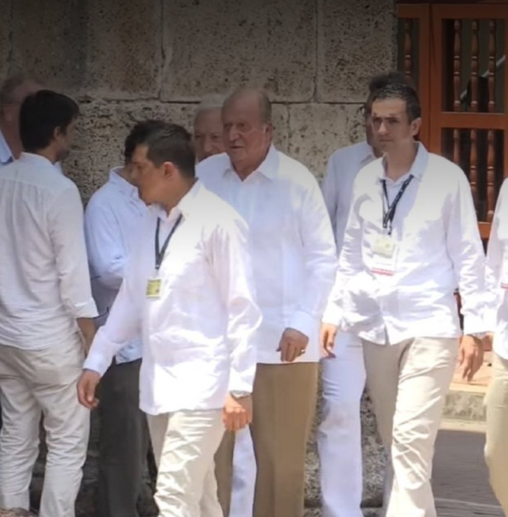 DanieloRomo's tweet photo. @voz_populi @Sainz_Jorge @JesusOrtegaE ¿Cuánto cuestan estos, y qué puesto ostenta Juancar aparte de vividor? https://t.co/NHfCCC0ogL