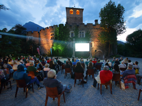 FGrandParadis's tweet photo. 👏 Dopo il successo della scorsa settimana, il #26GPFF prosegue #online e in presenza negli altri comuni del #GranParadiso: Rhêmes-St-Georges, Valsavarenche, Introd, Villeneuve, Aymavilles e Rhêmes-Notre-Dame.

Continua a leggere su https://t.co/TJKaYPih9Q https://t.co/LnJDP5vkjh