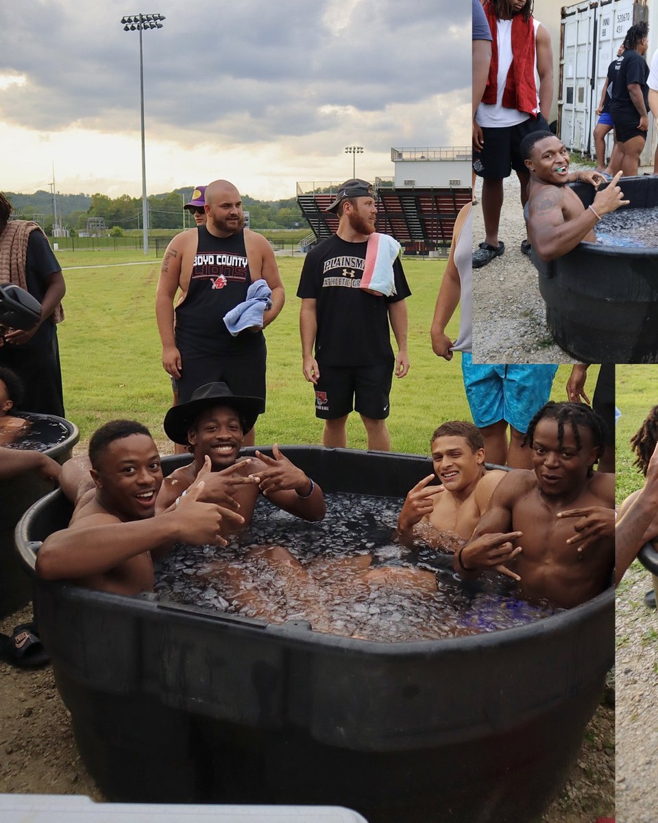 GoKnightsFB's tweet photo. Ice bath team bonding 🥶 
#TOI #FAMILY #Come2KCU #ArmorUp⚔️ https://t.co/SDDuXO1an6