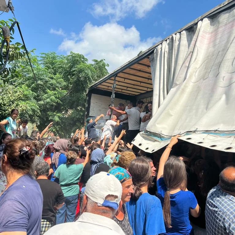 BaskentDernegi's tweet photo. 1-) İçme suyuna çok ihtiyaç duyulan deprem bölgesinde;
Şu çok sıcak günlerde insanların susuzluğunu bir nebze olsun giderme gayretimizde bize destek olan;
HUMANİTARİAN AID GUERNSEY ( GUERNSEY İNSANİ YARDIM DERNEĞİ) NE,
GÖNÜLLÜLER HAREKETİ BAŞKENT GÖNÜLLÜLERİ DERNEĞİ ÜYELERİNE, https://t.co/NuRh8QDez0