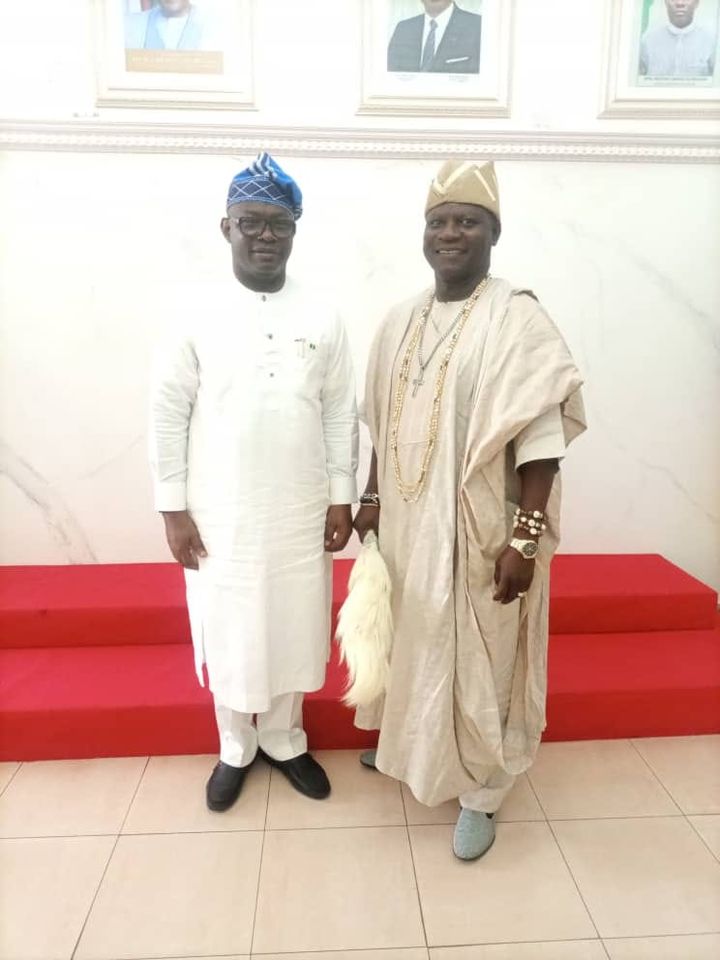 officialNHC_Yde's tweet photo. A courtesy call to the High Commission by HRM, Adekunle Okunoye. https://t.co/e6jE4AxSgo