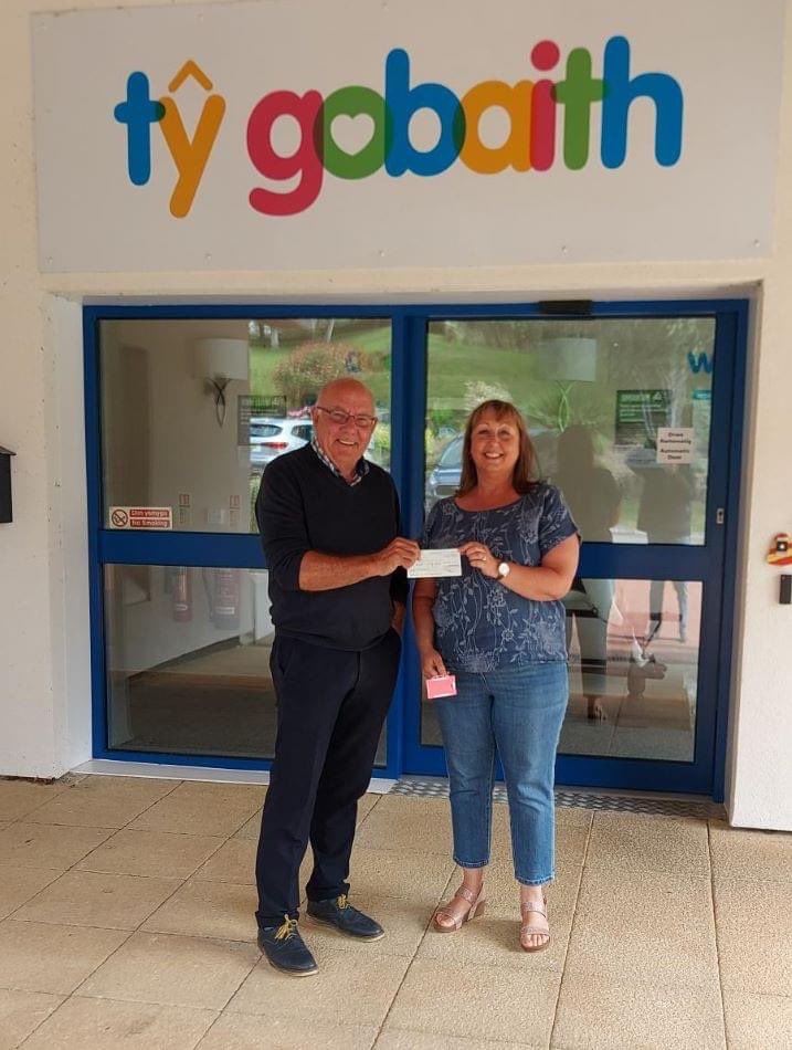 PGLNorthWales's tweet photo. Dinorben Lodge 8580 have donated £250 to ty gobaith hospice at Conwy. ty gobaith provide a vital hospice facility for children and their families from across North Wales.

Another great donation Dinorbin Lodge.

#Freemasons https://t.co/hweSCLSwH9
