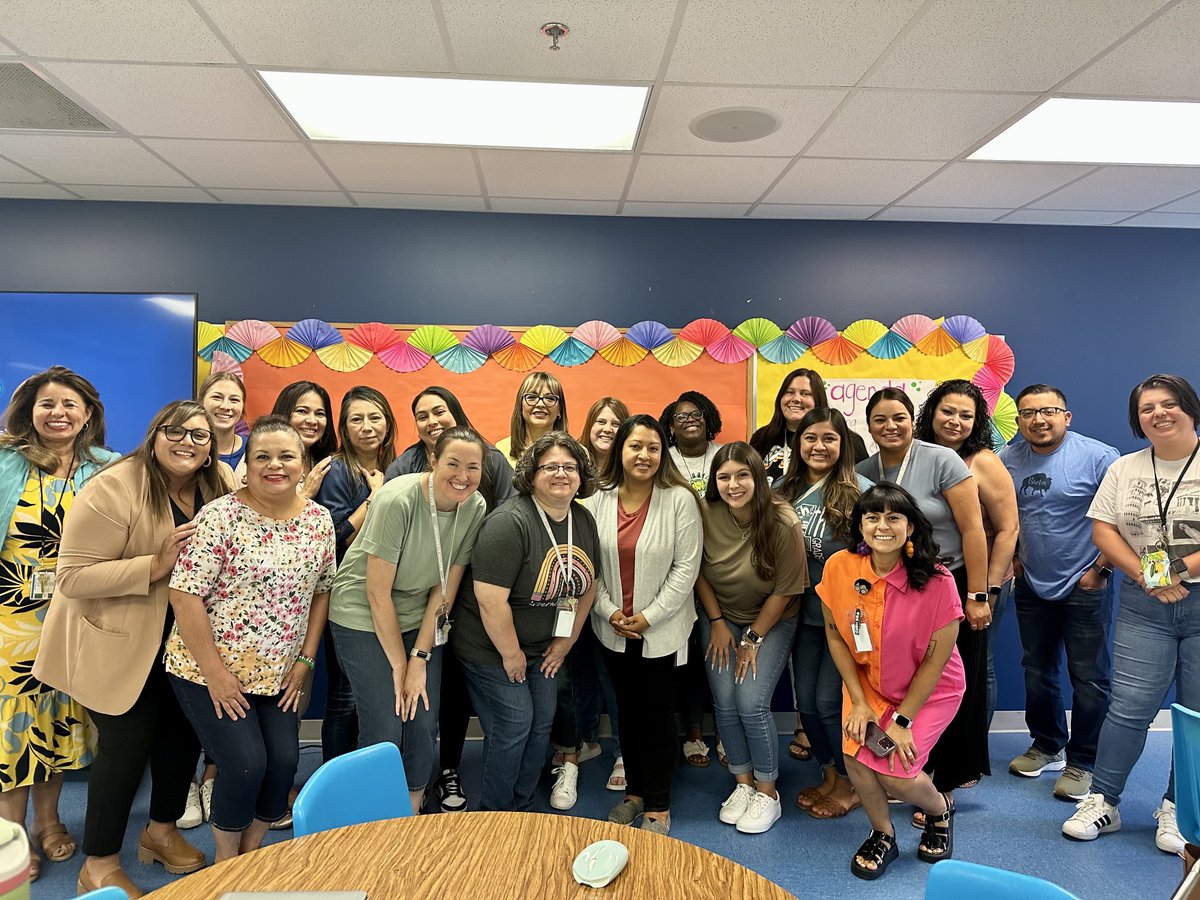 MsLValdez's tweet photo. Your 2023-2024 ⁦⁦@BartonBuff⁩ Leadership Coalition 💙🦬 #UnleashTheHerd https://t.co/hymOVByg6B