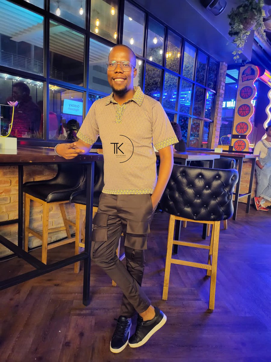KgaboSerakalala's tweet photo. Thank you Sir🙏
Our August collection available in 3 colours only, chocolate,Gray and ArmyGreen place your order via WhatsApp 0728558346 or Email us at tsakgabo@gmail.com 🧵👕👖 #mywork #Mabaka #fashion #style #safaripants https://t.co/G7wxRKsBga