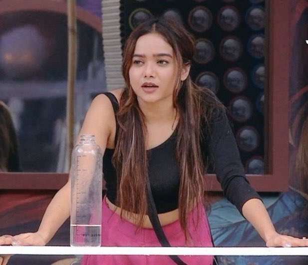 vinay_karad's tweet photo. who Is More Pretty? 😍

Like❤️- #ManishaRani 
RT🔄- #JiyaShankar 

-------------------------------

#BiggBoss #BiggBossOTT2 #FukraInsaan #ManishaRani #AbhishekMalhan #FukraArmy #BBOTT2 #ElvishYadav #Abhisha #Abhiya #JiyaShankar #ElvishAmry https://t.co/Eh6iOe72bu