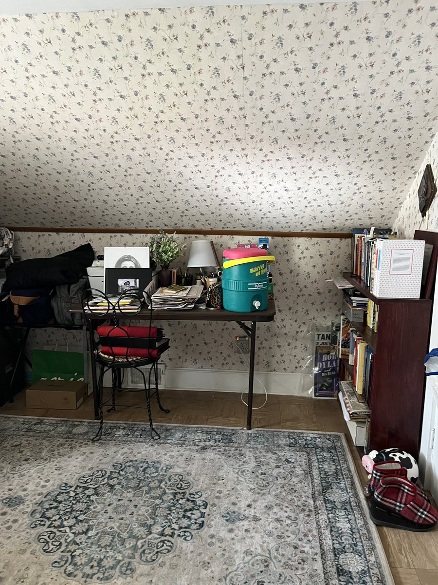 ShakesisterGrim's tweet image. Guess where I am? My morning started out with CLEANING… and now my afternoon continues with cleaning! 

#conventlife #abbey #nuns #Messi𓃵 #travel @AndrewSacks13