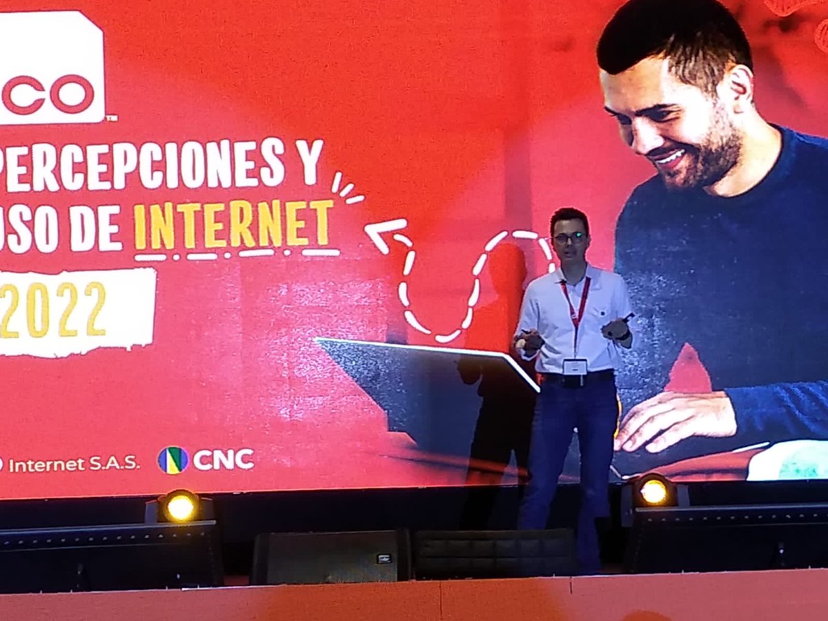ImpactoTIC's tweet image. En el #WebCongress 2023, William Fox, gerente de mercadeo de @puntoCO Internet (GoDaddy Registry) presentó el estudio de &quot;Percepciones y Uso de Internet en Colombia&quot; .