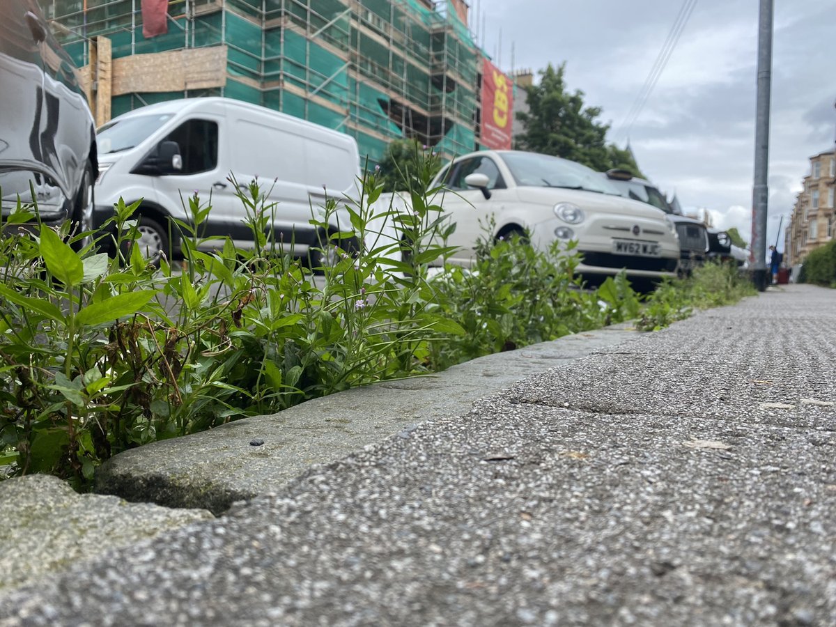 AgainstGraffiti's tweet photo. Just yards from the route of the #GlasgowScotland2023 #PowerOfTheBike2023 UCI Cycling World Championships, this is the typical state of the pavements which the cameras won't see. Looking post apocalyptic, unkempt and derelict like much of Glasgow now @MyGlasgowCC @SusaninLangside https://t.co/5xLYFejRlu