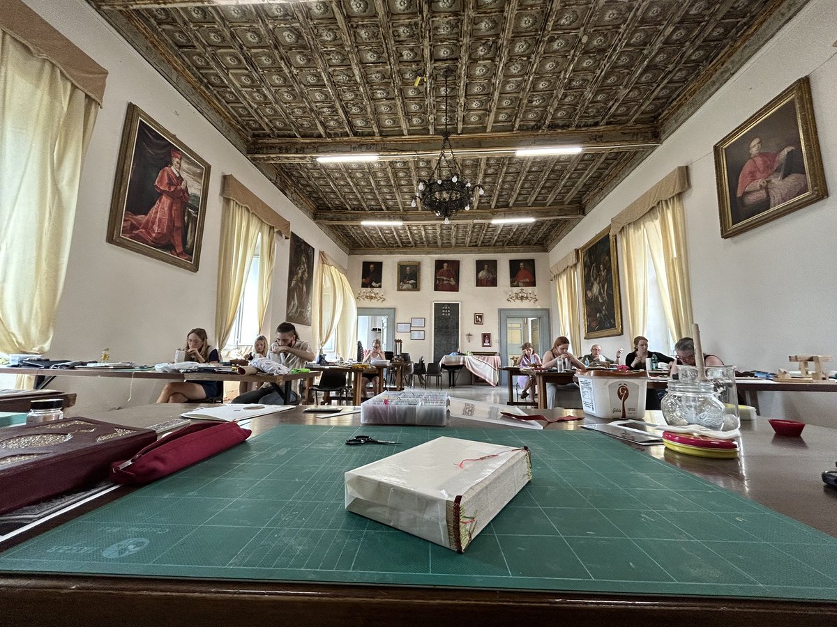 iamkristinesr's tweet photo. So fab to have conservators from such excellent international teams join the #OttomanBinding workshop as part of the Montefiascone Project 2023!
#MonteProject2023 #BookHistory #Bookbinding https://t.co/WwrDTxdBWo