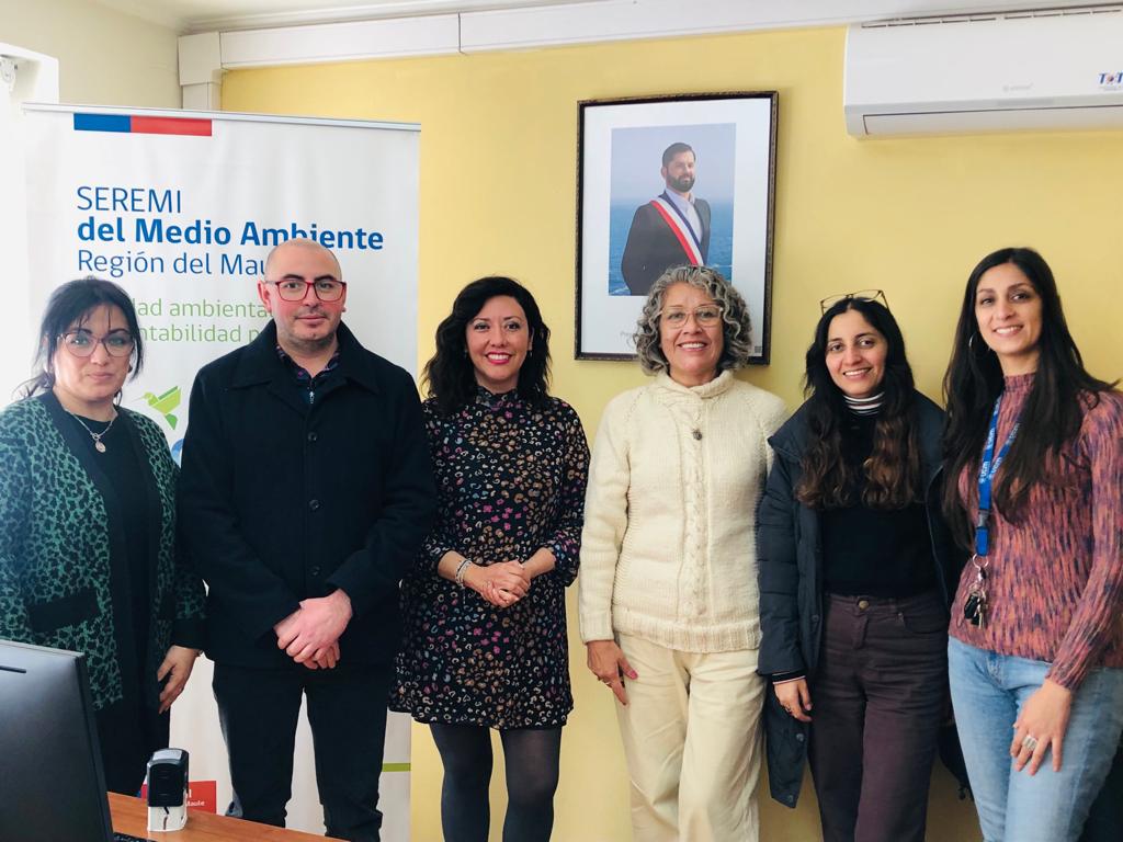 MMAmaule's tweet photo. #MMAInforma 🌱Seremi M.A, Daniela de La Jara se reúne con equipo de UCM Sustentable @ucatolicamaule para fortalecer los vínculos y avanzar en un trabajo colaborativo con el fin de fomentar el desarrollo de una cultura sustentable en los territorios de nuestra región del Maule. https://t.co/1BmWJMMFqu