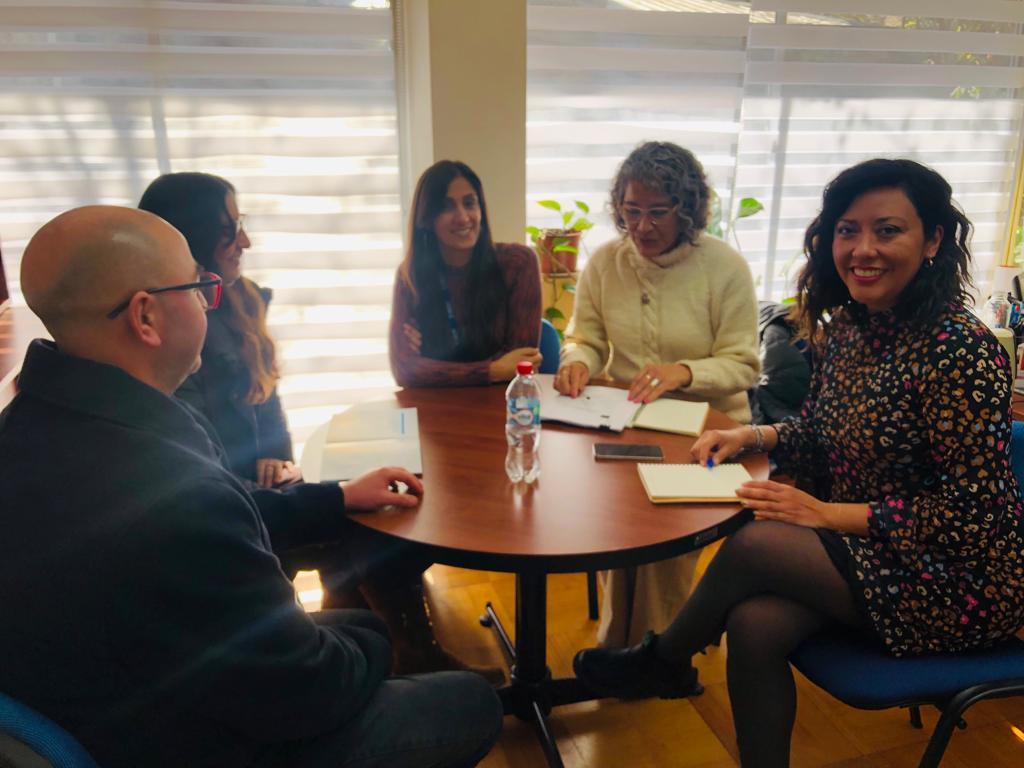 MMAmaule's tweet photo. #MMAInforma 🌱Seremi M.A, Daniela de La Jara se reúne con equipo de UCM Sustentable @ucatolicamaule para fortalecer los vínculos y avanzar en un trabajo colaborativo con el fin de fomentar el desarrollo de una cultura sustentable en los territorios de nuestra región del Maule. https://t.co/1BmWJMMFqu