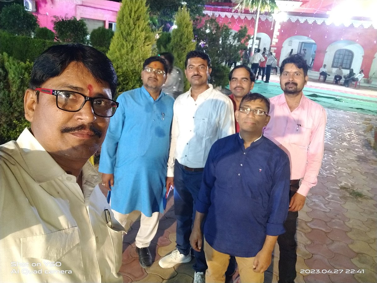 आज पूर्व माध्यमिक विद्यालय में सहायक अध्यापक पद पर सेवा के 10 वर्ष निर्बाध रूप से पूरे किये,इस दौरान सभी शिक्षक साथियों की ओर से भरपूर यथोचित आशीर्वाद एवं स्नेह प्राप्त हुआ
<a href="/SUNDARL59052416/">सुन्दर लाल यादव जनपद महोबा UPPSS</a> 
<a href="/Ravikan49501632/">Ravikant Kushwaha UPPSS (शिक्षक)जनपद महोबा</a> 
<a href="/Krishna66354401/">Krishna Kumar</a> 
<a href="/Jitendr32022391/">जीतेन्द्र कुमार द्विवेदी जनपद महोबा</a> 
<a href="/SanatanRawat2/">Sanatan Rawat</a> 
<a href="/ShrimitraTripa1/">Shrimitra Tripathi</a>