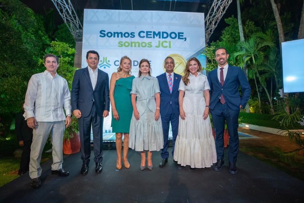 joelsantose's tweet photo. Felicidades al Centro Médico de Diabetes, Obesidad y Especialidades (@cemdoe), por ser el primer centro de salud ambulatorio del país en obtener la prestigiosa certificación de la Joint Commission International. ¡Posicionados como el de más alta calidad en República Dominicana! https://t.co/itIQCMpdzO