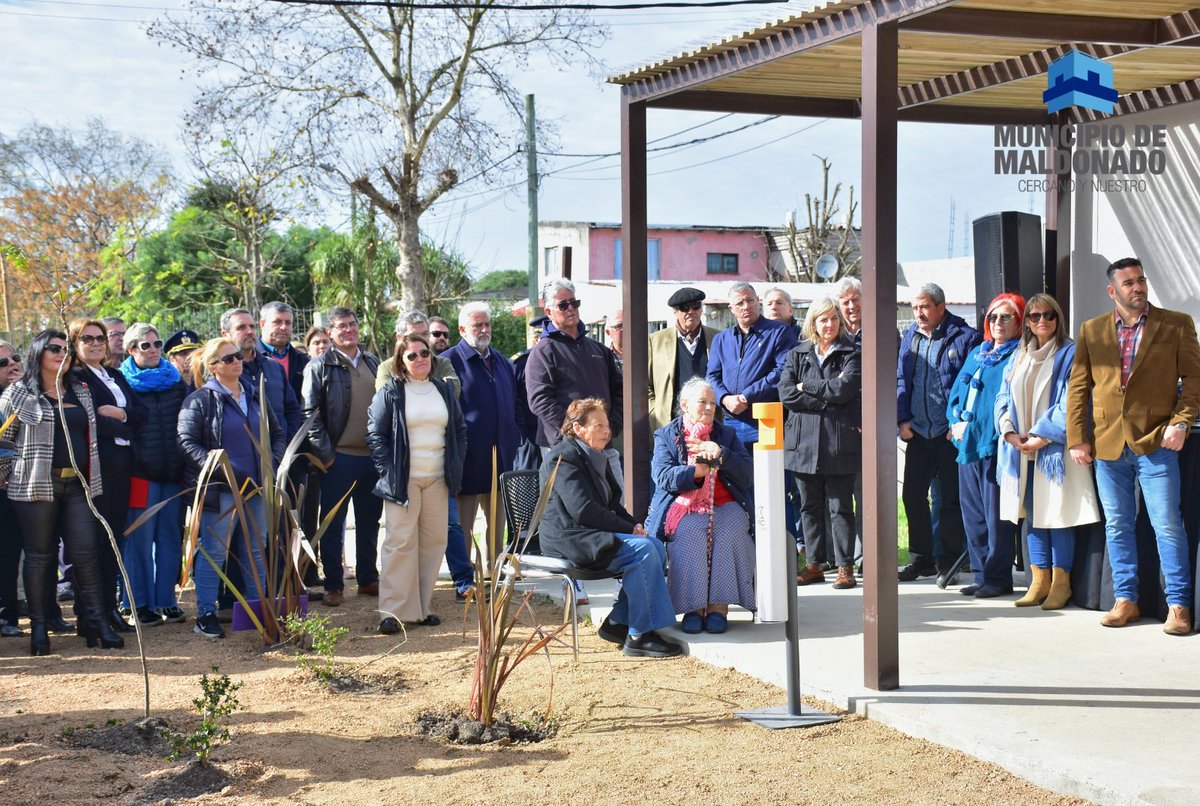 🔹Un día de celebración y reencuentro para el barrio San Martín. 
👉 Con la presencia de <a href="/Antia_Enrique/">Ing. Agr. Enrique Antía</a>, Directores de la <a href="/MaldonadoUY/">Rotten Raccoons</a> representantes de las fuerzas vivas del Departamento, <a href="/juntademaldonad/">Junta Departamental de Maldonado</a>, y vecinos, el alcalde <a href="/RapettiAndres/">Andrés Rapetti Tizze DIRECTOR DE CULTURA IDM</a> inauguró el nuevo Centro Comunal