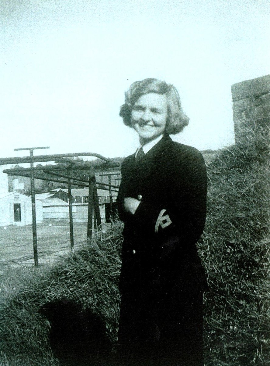 BillLocke3's tweet photo. And this is my mum, then Mavis Board, a Met Officer at Eglinton. Two extraordinary people. https://t.co/3mfk2TvYIA