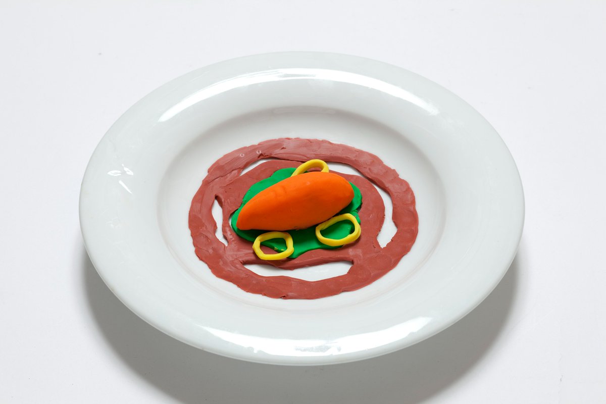 ferranadria's tweet photo. Cocinar una receta significa reproducir un modelo. Modificar la proporción entre los elementos puede distorsionar el resultado deseado. 
En elBulli se tuvo la idea de hacer modelos con plastilina y su uso continuado resultó en una colección que se puede ver en #elBulli1846. https://t.co/eU1Vw6KXuA