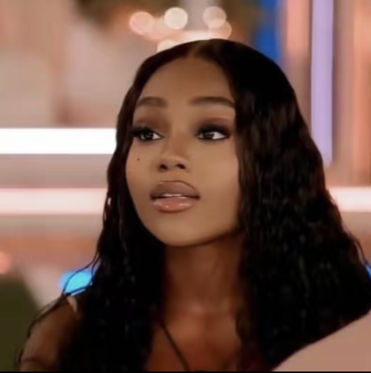 The category is……..NEVER DECLINING FACE CARDS 💳 #loveIsland #tyrella