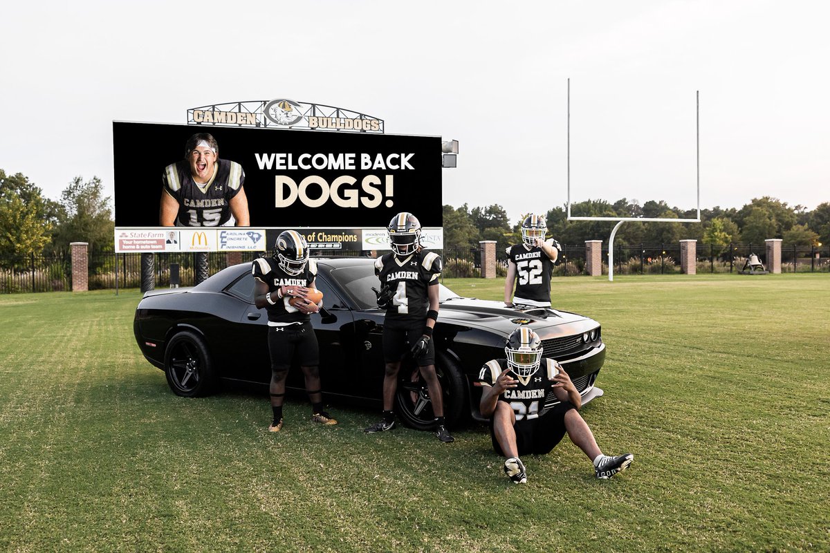 TiffanyCEllis's tweet photo. First Day of School. Welcome Back! 🐶🏈 @FootballCamden https://t.co/AyVFATefXB