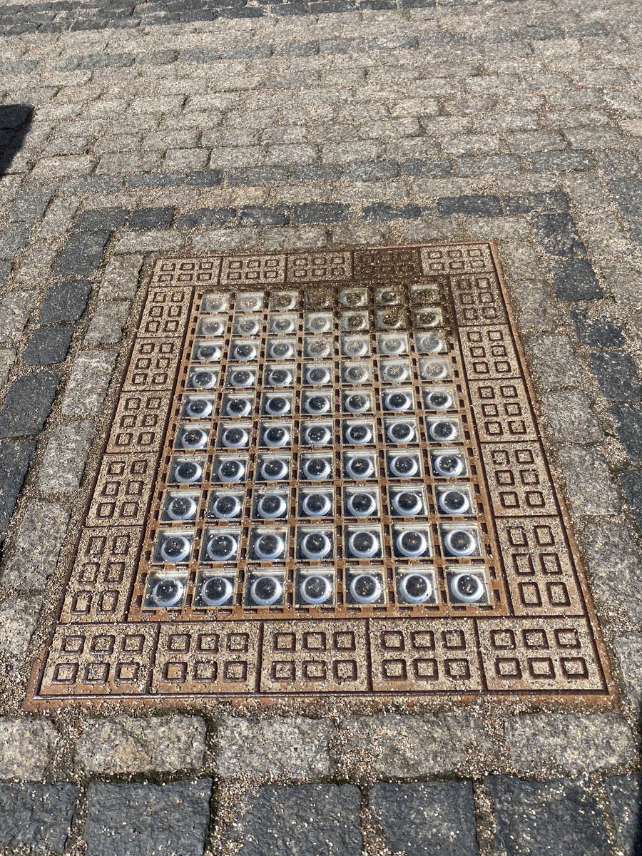 artfoundryman's tweet photo. Ironwork recently seen on the streets of Copenhagen
#IronworkThursday #castingThursday #pavementlights https://t.co/kygDOxnMd3