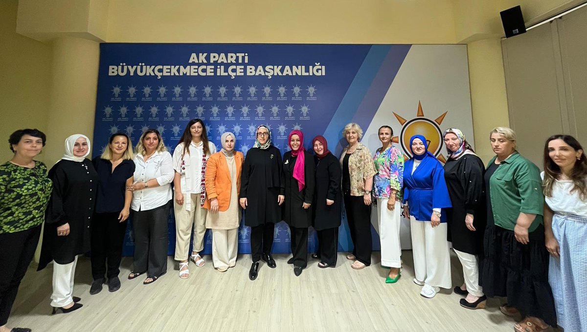 📍Büyükçekmece 
Güler yüzleri ve samimiyetleriyle bizleri bağrına basan çalışkan teşkilat mensuplarımız ile beraberiz.

İstanbul için 2024’e yürüyoruz!