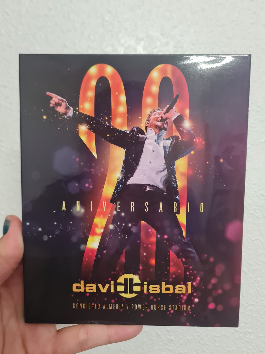 3Lidia11's tweet photo. Hoy es Santa Lidia.
Y mi @sepazp y nuestra princesa no podrían haber acertado más con su regalo... 
G R A C I A S 💗❤💙

@davidbisbal #20Aniversario
#davidbisbal https://t.co/WSaTLwlbCi