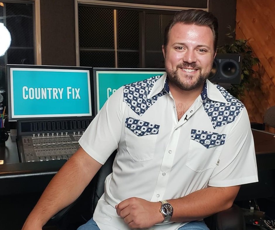 WatchHeartland's tweet photo. Get your #CountryFix with guest host @WalkMontgomery, today at 5pm E|P! Not sure where to tune in? You can also catch it at 5 ET via Heartland's free livestream on https://t.co/zb8AOBXja3 and the @ItsRealGoodTV app. #WatchHeartland #TheHeartofCountry https://t.co/pbaVgqmMLz