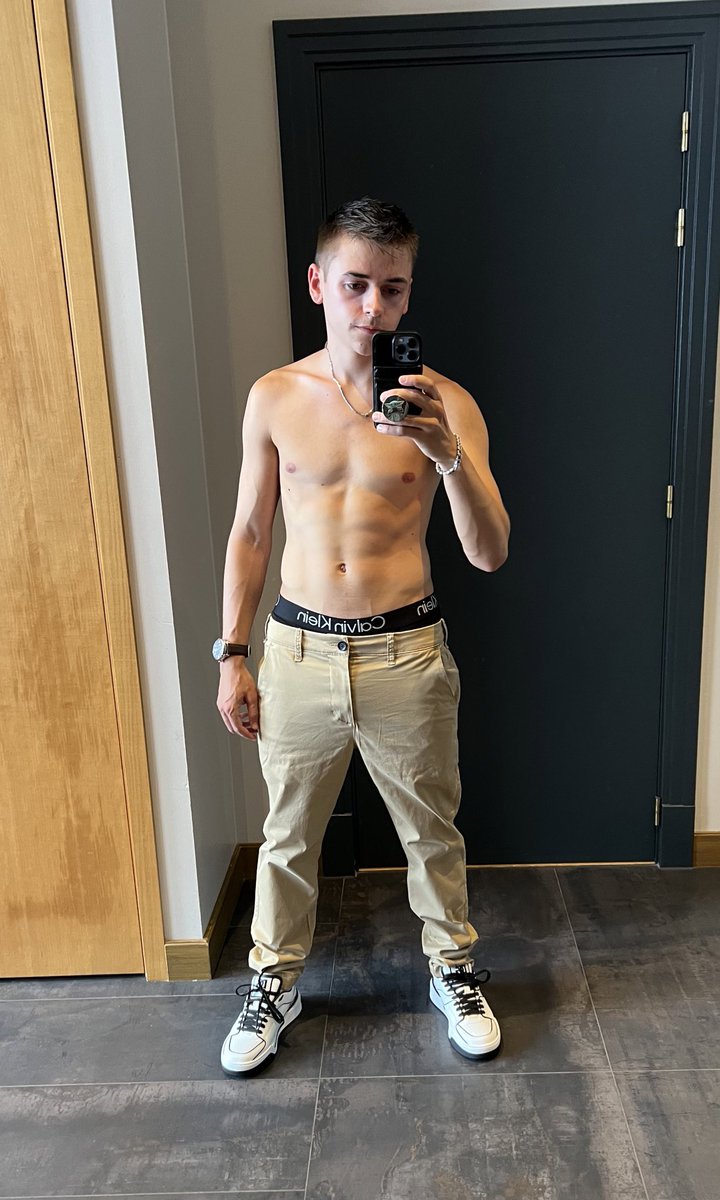 twinkstann's tweet photo. RT if you want to see no pants 👖❌ https://t.co/3Jqbly6BkZ