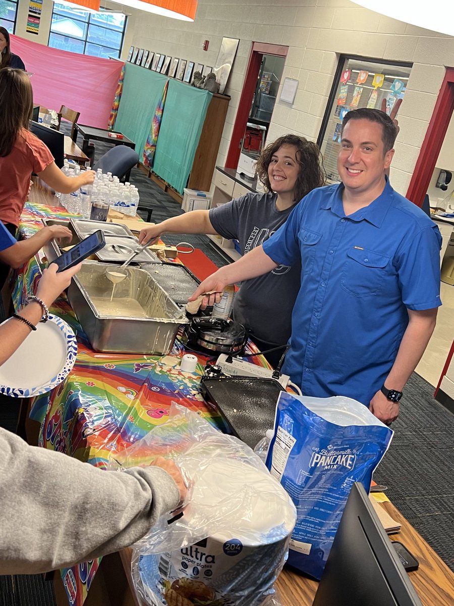 MrsListo's tweet photo. Breakfast provided by our fearless leaders this morning! #HuskyExcellence #SmyrnaPrimarySchool #SPSis60 #HuskiesBelieve #HuskiesAchieve #LeadersOfThePack @rucoschools @SmyrnaPrimary @JasonEaton21 @MrsAngelineHale https://t.co/s8RB0Hnnn4