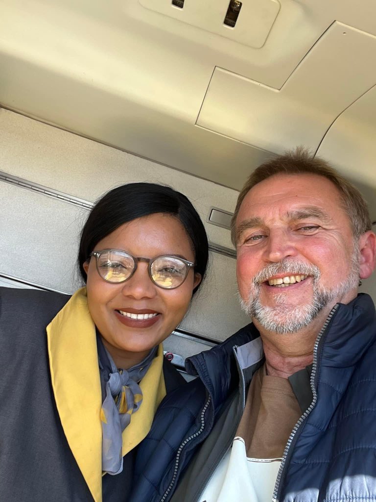 Janneneh's tweet photo. Big thanks for the most awesome service received on a flight. @fastjet this lady on the JHB to Vic Falls route today deserves a thank you, raise or promotion. She was a consummate professional, kind &amp; handled every client like gold. One of the best we have met! Thanks!!!! https://t.co/xSjKq13718