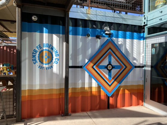 So lovely to see you shine!

GreenJeansABQ.com

#GreenJeansFoodHall #GreenJeans #ZiaSunSymbol #SFBC #Mural #Albuquerque #JoeRaelMurals #ComeSeeUs