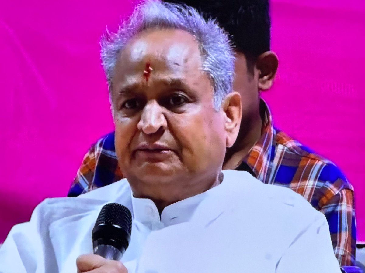 IECNHMNagaur's tweet photo. #अंग_दान_जीवन_दान_अभियान
@Jksoniias 
@nhm_rajasthan 
विश्व अंगदान दिवस पर मुख्यमंत्री श्री अशोक गहलोत के  साथ ऑनलाइन जुड़े  पूर्व मंत्री हबीबुर्रहमान, जिला प्रमुख भागीरथ राम, नगर परिषद सभापति पायल गहलोत, एडीएम रिछपाल सिंह बुरड़क व सीएमएचओ डॉ  महेश वर्मा सहित  जिला स्तरीय अधिकारी https://t.co/w19mj690Qf