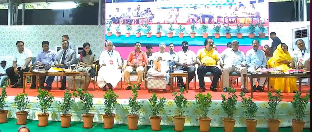 IECNHMNagaur's tweet photo. #अंग_दान_जीवन_दान_अभियान
@Jksoniias 
@nhm_rajasthan 
विश्व अंगदान दिवस पर मुख्यमंत्री श्री अशोक गहलोत के  साथ ऑनलाइन जुड़े  पूर्व मंत्री हबीबुर्रहमान, जिला प्रमुख भागीरथ राम, नगर परिषद सभापति पायल गहलोत, एडीएम रिछपाल सिंह बुरड़क व सीएमएचओ डॉ  महेश वर्मा सहित  जिला स्तरीय अधिकारी https://t.co/w19mj690Qf