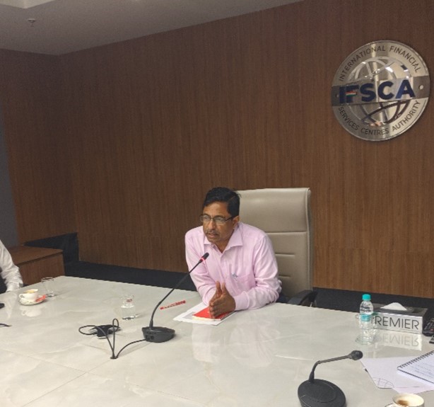 IFSCA_Official's tweet photo. Chairperson IFSCA interacted with market participants and other stakeholders today to seek their suggestions on the desirable regulatory enablers and ecosystem for the proposed listing of Indian companies on GIFT IFSC exchanges.
#IFSCA #GIFTCity #GIFTIFSC #DirectListing https://t.co/gOiDiJnmXe