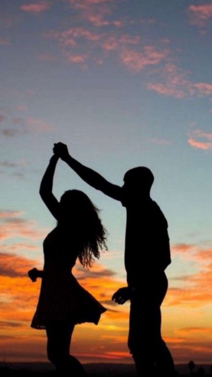 كان يحبها .. ومازال 
في الواقع وحتى في الخياال 💛