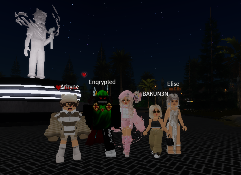 CutePizza_04's tweet image. ✨Gathering With Our Special Guest at CEO's RoVille Build Battle Season 2✨
#Roville #Roblox #RovilleRoblox #BuildBattle