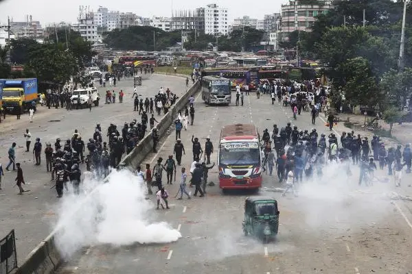 hrw's tweet photo. The crackdown against the opposition in #Bangladesh should be ringing alarm bells internationally that January’s elections will not be free and fair. 

Read @astroehlein’s Daily Brief: https://t.co/8TQBM8f292 https://t.co/en4Hh7gemT