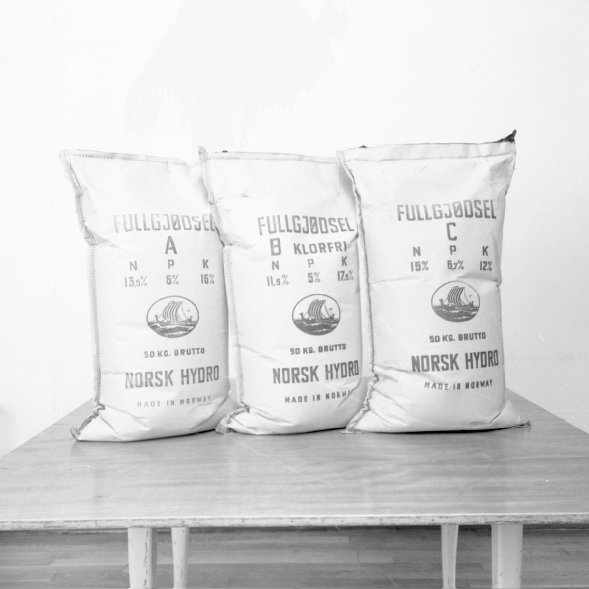 Let's go back in time! 📖

#DYK Yara's the leading global supplier of NPK for balanced fertilization of high-margin crops? 🤔

Test production began in 1936 &amp; regular production in 1938. 👨‍🏭

Once obtaining patent rights came the nitrophosphate process that's still used today! 🏭