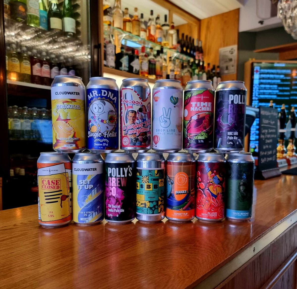 Fresh cans on site, to drink in or take away. Always a joy to see the esteemed likes of Cloudwater and LHG alongside some classic hazy drops from Pollys and Phantom. All those and some delightful looking tipples from Sureshot and Weekend Project.