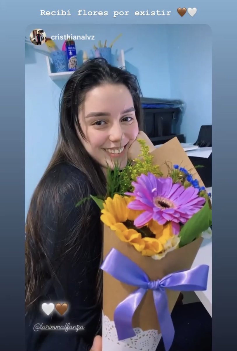 larilariloe's tweet photo. Voy hacer un hilo de flores que recibí durante un año 😀 ( me dió solo porque si 🥹 ) https://t.co/ooxiHa8p1v