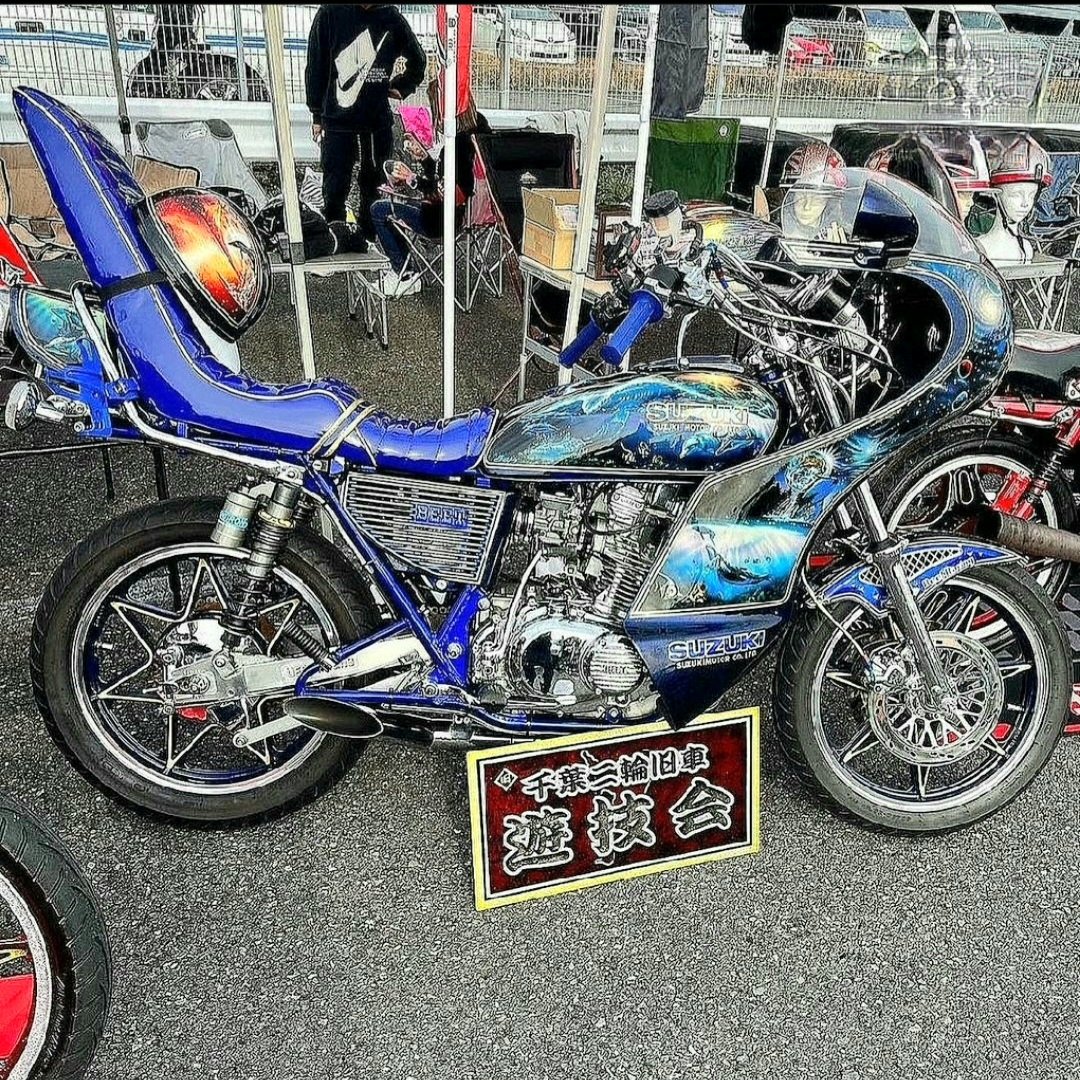 以前ペイントしたラッセンのフルエアブラシのGSとファイヤーのCBX です