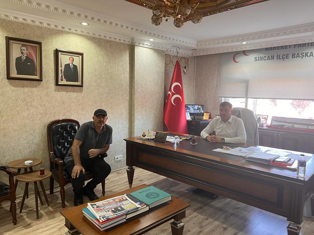 Sincan eşrafımızdan sayın Cengiz ÜNAL, İlçe Başkanımız sayın Oğuzhan ALKAN'IN vefat eden babası için taziye ziyaretinde bulundu.