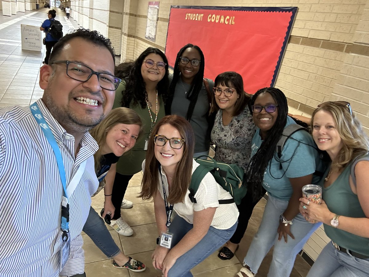 I went on a Soar this morning & found some Amazing Blue Jay Teachers!! Welcome Back @katyisd & @Golbowtweets !! #golbowpride #bestyearever 🙌🏾😎💪🏽💙🪶 #wegotthis