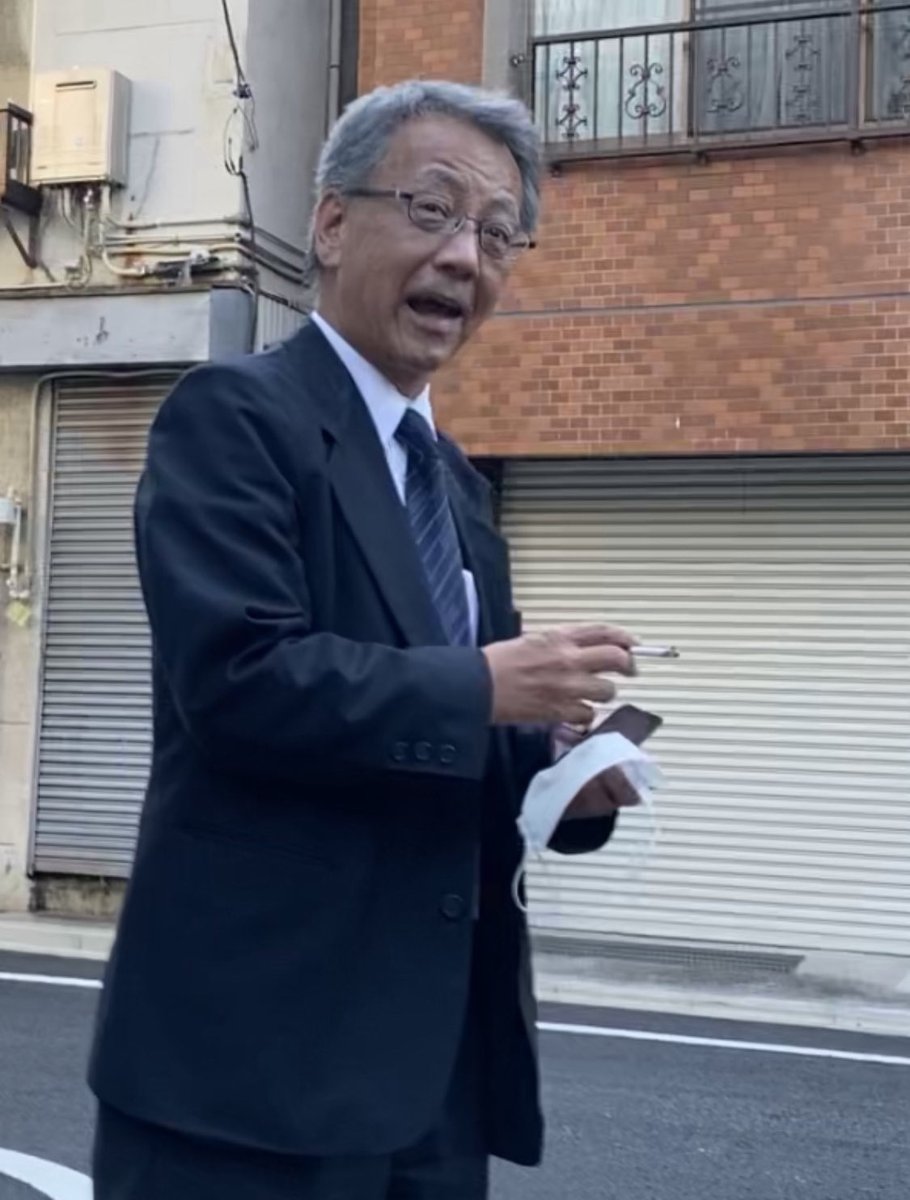 kinendeathyo's tweet photo. 東都交通の山本。禁煙エリアで路駐し近隣を歩きタバコ。注意されても知らないと惚ける。その後も30分以上近隣逃げ回る。その間も違法駐車。こちらの目を盗んで逃げたつもりだろうが近隣住民はお前の事をずっと見ていたよ。条例違反に不法投棄。この会社もろくなのがいない
#灰人の生態
#早く厳罰化を https://t.co/UMayV7z0G2