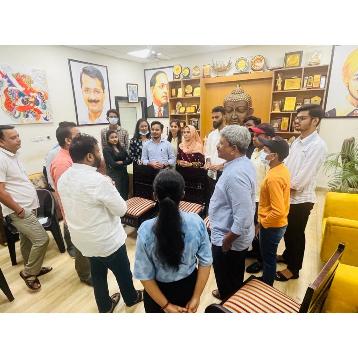 parchamtweets's tweet photo. "🗣️ Redefining Politics: Conversations that Inspire Change! Engaging with AAP's Kuldeep Kumar - A Glimpse into Authentic Leadership and Meaningful Dialogue.
@KuldeepKumarAAP @vaibhav4aap #urooj #citizenship #RefreshingPolitics #AuthenticLeadership  #AAPInsights" https://t.co/xkbhfPKhOD