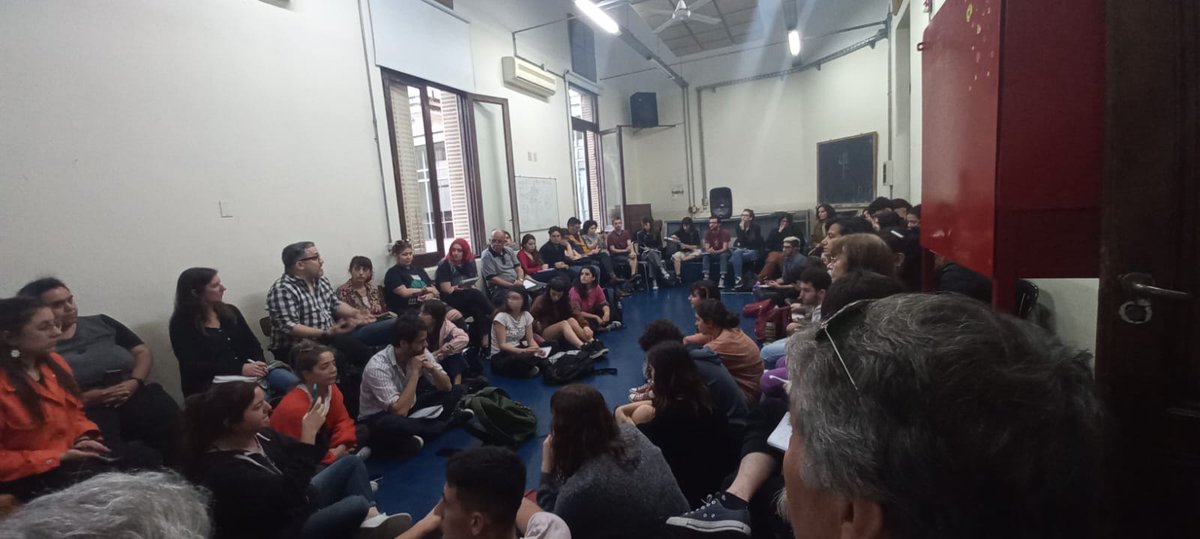 APDS_CABA's tweet photo. Se llevó a cabo  la Asamblea  por la  crisis en la Salud  Mental  en Educación en Caba  en el Centro de Salud Mental 3 Ameghino  tras previas reuniones propiciadas por la comisión de  Salud y Educación de Comuna 5 (integrantes de APDS)  @Maru_Bielli @vicki_freire @OfeFernandez_ https://t.co/YwwyMu7cSA